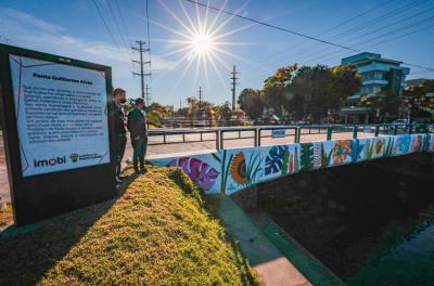  Acompanhado do diretor-geral do Grupo Imobi, Daniel Costa, o secretário municipal de Obras e Infraestrutura, Pablo Mendes Ribeiro, vistoriou, na tarde desta sexta-feira (25), a revitalização da ponte Guilherme Alves, no bairro Jardim Botânico