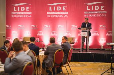 Prefeito fala a lÃderes empresariais sobre desafios para o desenvolvimento social e econômico