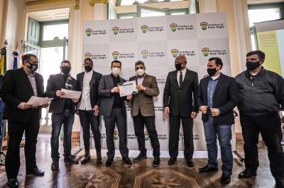 Atletas olÃmpicos gaúchos são homenageados pela prefeitura