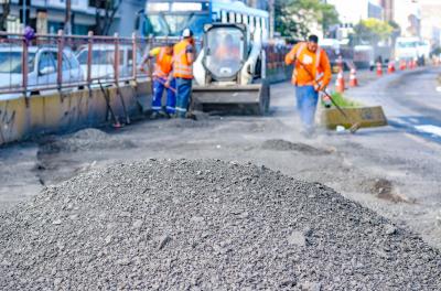 Prefeitura realiza recuperação asfáltica na avenida Assis BrasilÂ