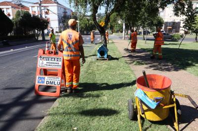 DMLU realiza limpeza e conservação em 54 praças nesta semana