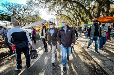 Prefeito visita a Feira Ecológica do Bom Fim, que comemora seu aniversário de 30 anos