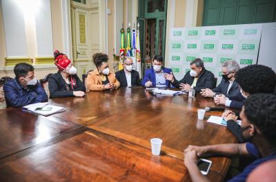 Melo debate carteira estudantil