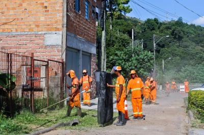 Prefeitura executa capina e roçada em 114 vias nesta semana