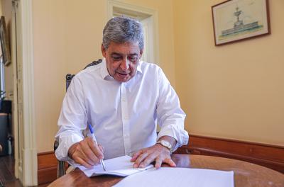 melo assina