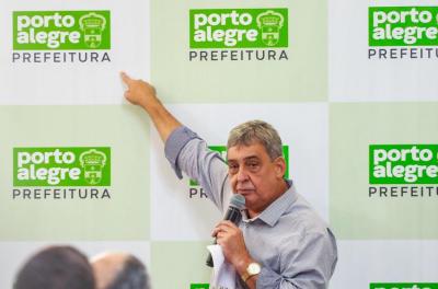 Prefeito vistoria melhorias na orla do Lami e anuncia reforço no transporte  da região