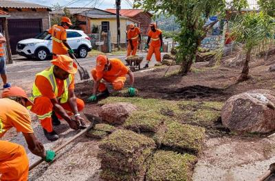 Prefeito vistoria melhorias na orla do Lami e anuncia reforço no transporte  da região