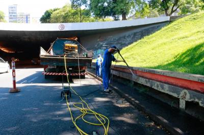 Prefeitura inicia reparos no Túnel da Conceição