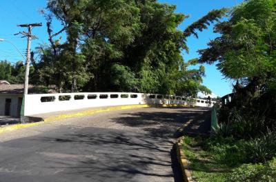 A ponte é o único acesso terrestre da ilha ao continente.