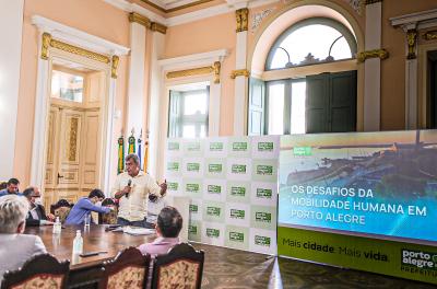 Melo conversa com empresários sobre a situação do transporte público