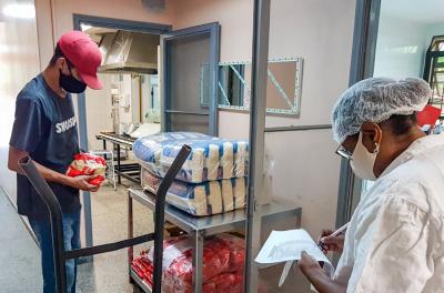Escolas municipais recebem alimentos para o cardápio