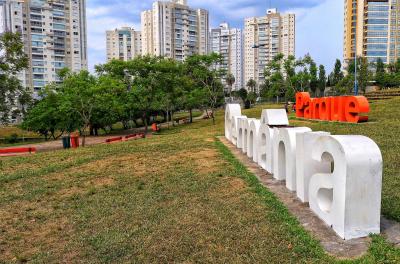 Prefeito vistoria novas quadras de beach tennis do Parque Germânia