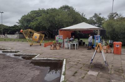 Cerca de 250 pessoas participam de ação na orla do Guarujá