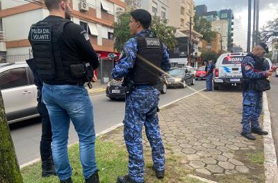 Operação bloqueio é realizada no bairro Menino Deus