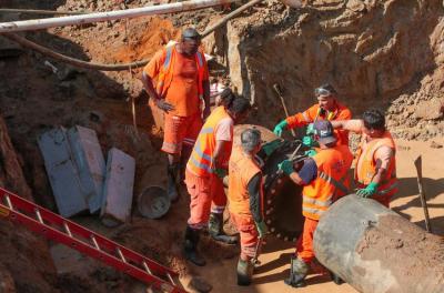 Dmae realiza serviços na área da avenida Tronco e na Vila Nova