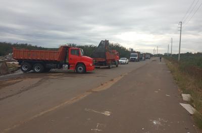 DMLU retira 90 toneladas de resÃduos em limpeza na Zona Norte