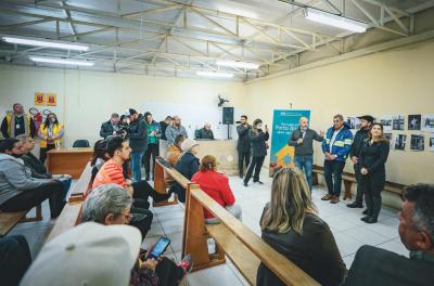 Porto Alegre entrega 19 tÃtulos de propriedade a moradores do CondomÃnio Dr. Barcelos