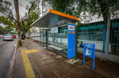 Novo Abrigo de ônibus instalado na Avenida Ipiranga, próximo a sede da EPTC.