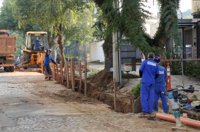 Dmae implanta redes de esgoto sanitário no bairro Chácara das Pedras