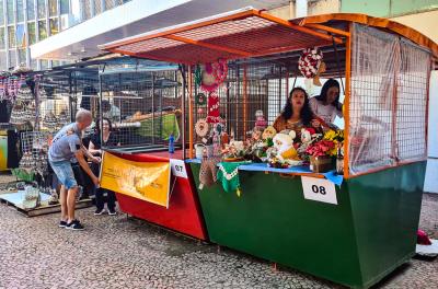 Prefeitura amplia bancas de artesanato durante a Feira do Livro