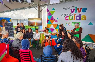 Adote um Escritor comemora 20 anos com roda de conversa na Feira do Livro