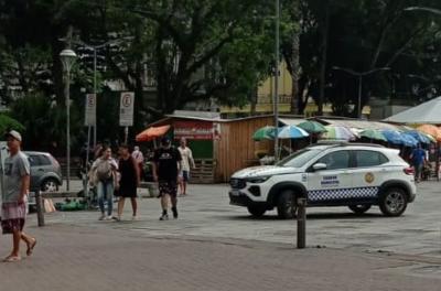 Rapaz é preso pela Guarda Municipal após furtar celular de mulher no Centro