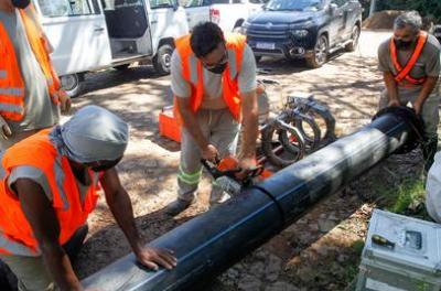 Um dos serviços é o corte programado de redes antigas nas obras do Quadrilátero Central. 