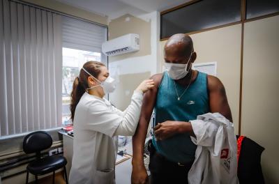 Saiba onde se vacinar contra a Covid-19 e gripe nesta sexta-feira