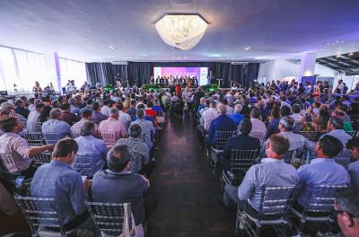 Prefeito em exercÃcio participa de Assembleia de Verão da Famurs