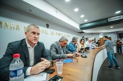 Debate sobre a reforma tributária é marcado por crÃticas à falta de autonomia dos municÃpios