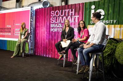 Painel com Renata Bäuerle, supervisora técnica da Companhia de Processamento de Dados do MunicÃpio (Procempa), com o tema "FICAI - Innovation in Public Policies for Education", no espaço Corner Stage, durante o primeiro dia do South Summit Brazil 2023, nos pavilhões do Cais Mauá, bairro Centro Histórico, na capital gaúcha.