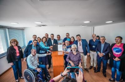 Sancionada lei que aprova laudo indeterminado para atestar autismo e SÃndrome de Down