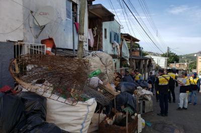 Operação autua quatro ferros-velhos e prende homem por furto de energia na Zona Leste