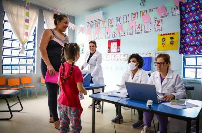 Rolê da Vacina ocorre em seis escolas nesta quarta