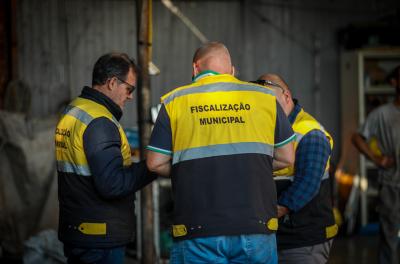 Operação flagra irregularidades em dois ferros-velhos na Zona Norte