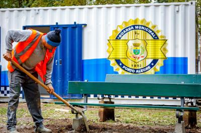 Parque Farroupilha recebe bancos e lixeiras novasÂ