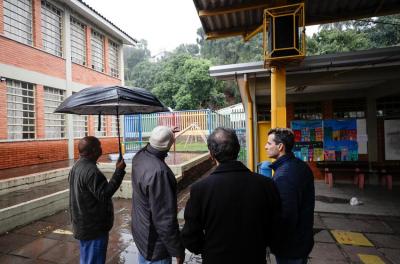 Prefeito vistoria melhorias na orla do Lami