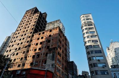 prédio esqueletão centro de porto alegre