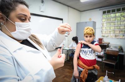 Rolê da Vacina chega a seis escolas nesta quarta-feira