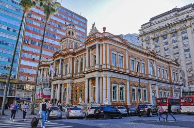 Praça Montevideo terá estacionamento rotativo a partir deste sábado