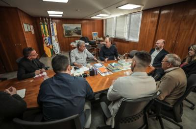 Melo recebe prefeito de Viamão para tratar de duplicação da estrada Caminho do Meio