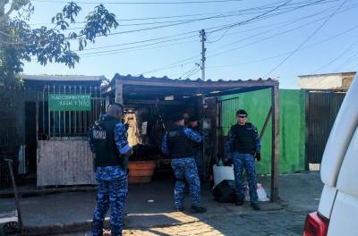 Ferros-velhos são autuados por falta de alvará no bairro Restinga