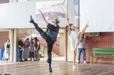 Cia Municipal de Dança faz apresentação na Feira do Livro