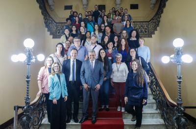 Professores e monitores no paço municipal