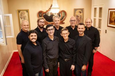 A denominação do grupo é uma homenagem ao compositor, arranjador e maestro gaúcho Nestor Miguel Wennholz