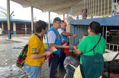 EPTC realiza ação de prevenção de acidentes na Rodoviária para quem vai pegar a estrada nesta sexta-feira