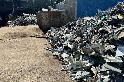 Ferros-velhos são autuados em operação no bairro Navegantes