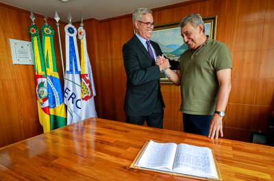 Mauro Pinheiro assume como prefeito em exercÃcio