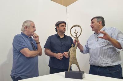 entrega do troféu do prêmio inovação no museu de arte de porto alegre