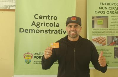 Prefeitura entregou 40 cartões de auxÃlio a produtores rurais